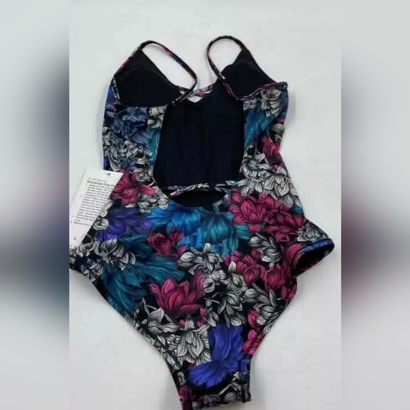 NEW Lululemon Shoreline Floral 1 piece Swimsuit Bathing Suit - Picture 5 of 9